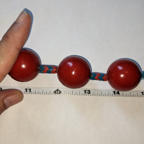 VTG CHUNKY PLASTIC BEADED NECKLACE - Picture 4 of 7